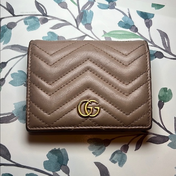 Gucci Marmont Tan Leather Wallet with GG Gold Hardware Logo Iconic Authentic - Picture 1 of 16
